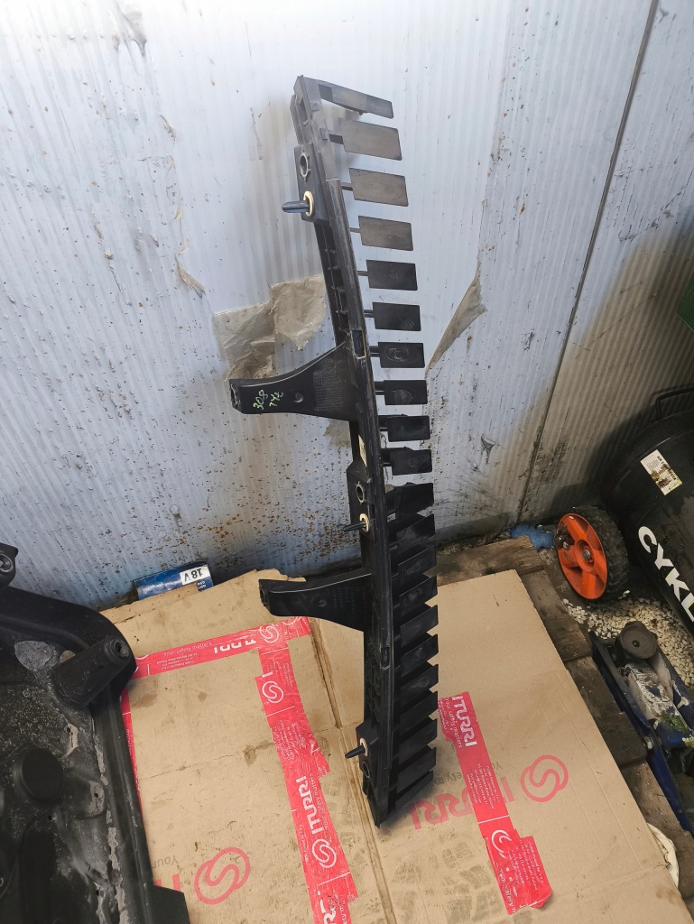 фото №1, Peugeot 308 напрямна абсорбер бампера заднього задня 9800981980 ?