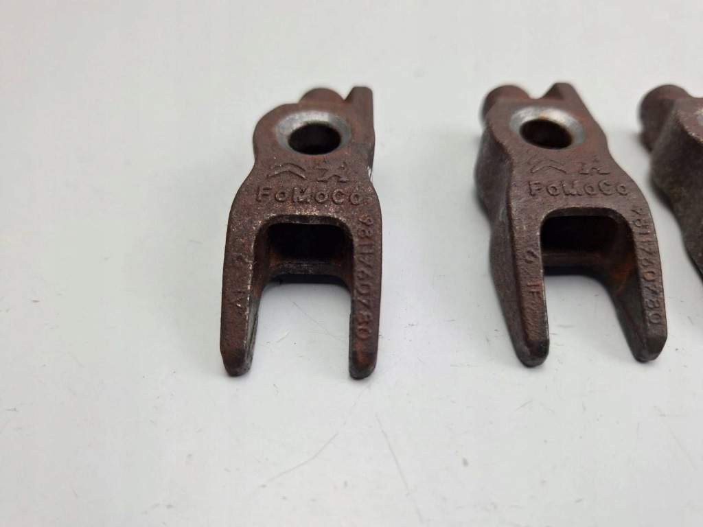 Кронштейн форсунки ds automobiles 3 crossback 9811760780 Зі Шроту