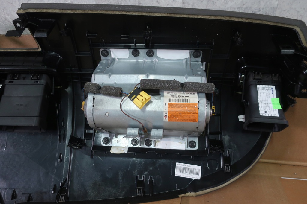 фото №10, Volvo v50 s40 c30 приборная панель приборная консоль ремни 04-12 europa beż