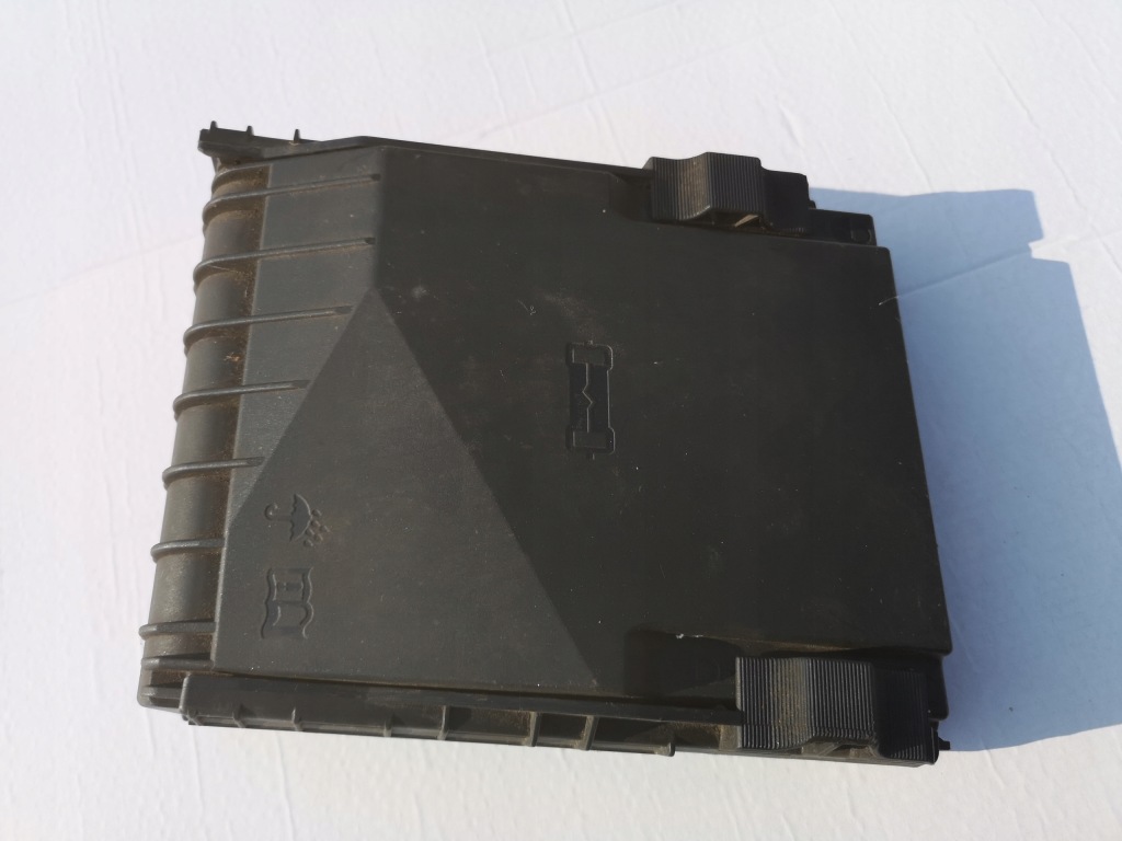 фото №1, Audi a4 b8 8k кришка запобіжників 1k0937132f