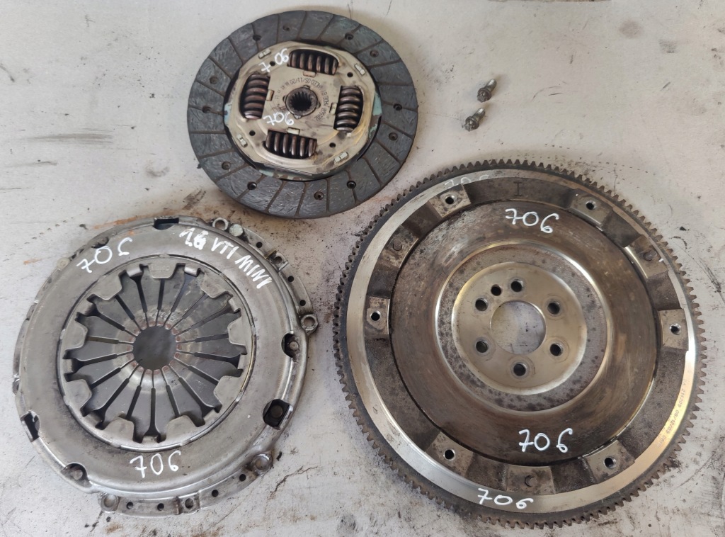 фото №1, Peugeot mini 1.6vti колесо маховик v756176580 диск притиск 706