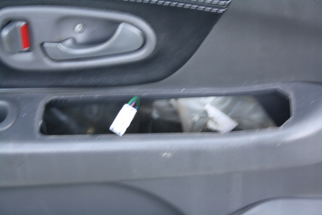 фото №9, Дверь левый перед mitsubishi pajero sport shogun ii чёрные