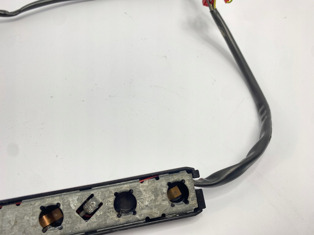 фото №13, Вкладиш лампи задній цоколь лампочка правий задня mercedes w124 kombi ulo 3832017