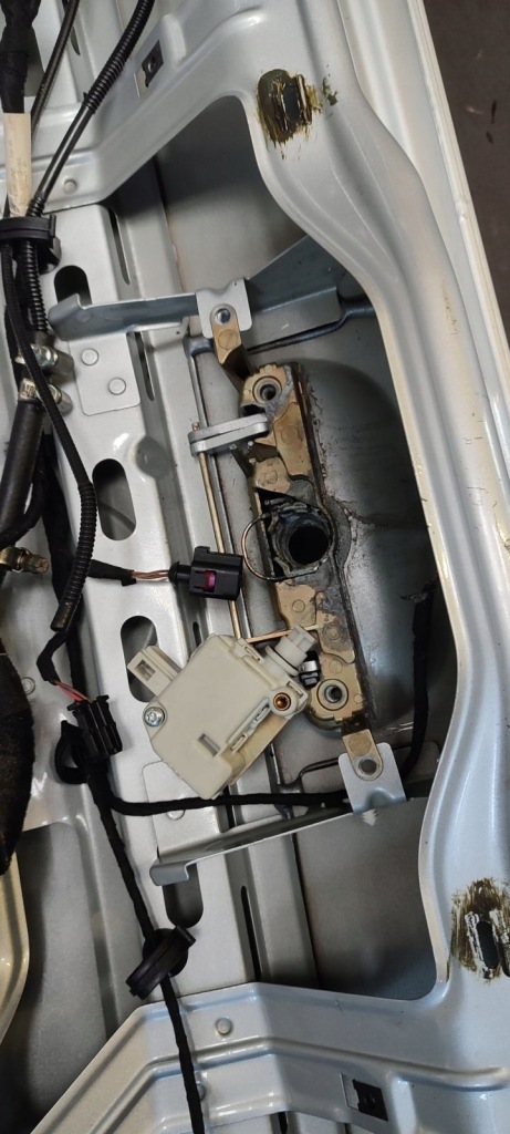 фото №15, Крышка багажника багажника vw polo 9n lift 5d la7w