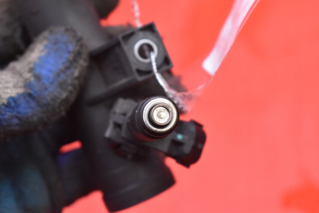 фото №10, Молдинг впрыскная форсунки 9628084680 citroen c4 picasso 1 i 2.0 16v 143 km