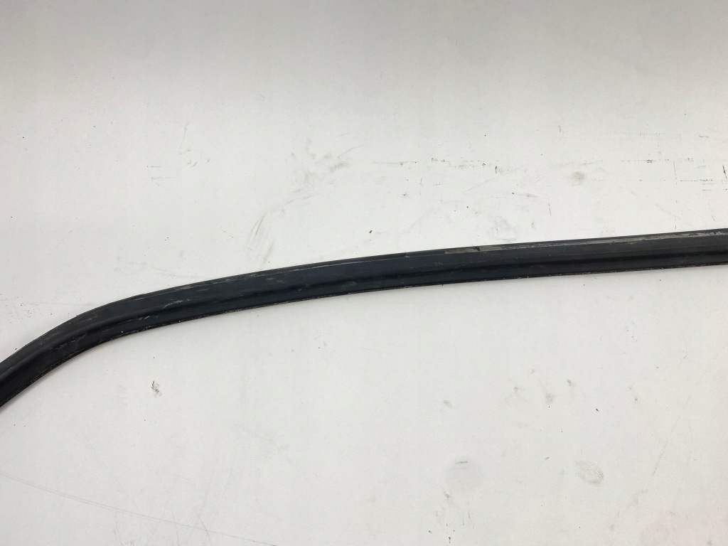 Прокладка скло ліва задня лівий задній бічна mercedes w124 універсал 1246700739 в Україні