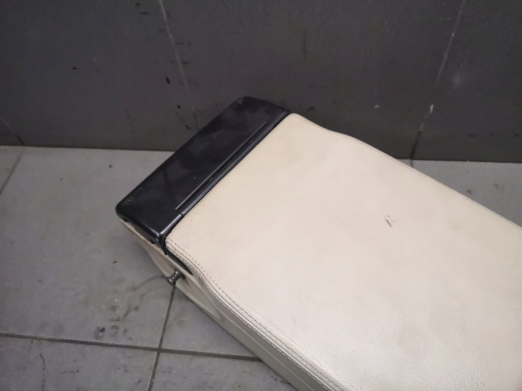 фото №7, Підлокітник сидіння задня audi a8 d2 кремовий