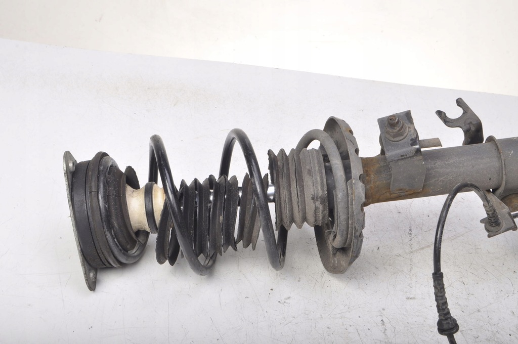 фото №9, Smart forfour 453 амортизационная стойка правый перед