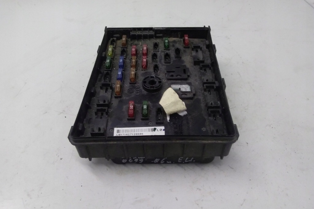 Коробка запобіжників vw passat b6 3c2 3c0937125 2.0l дизель 120kw 2006 Зі Шроту