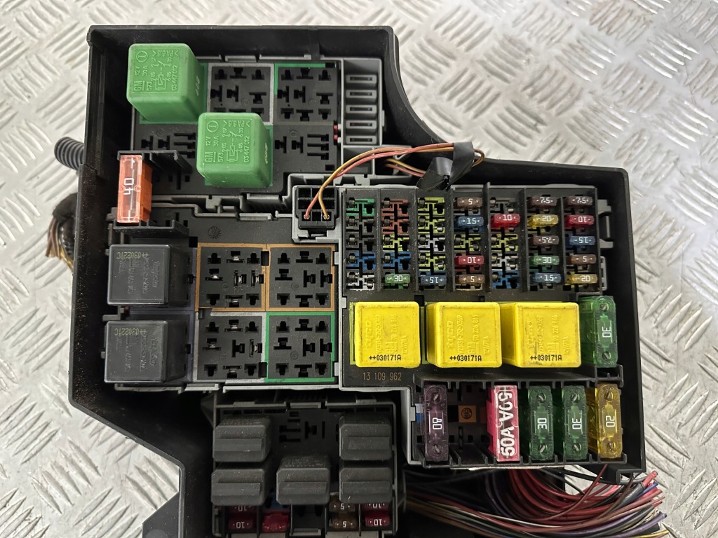 фото №6, Opel combo c corsa c коробка запобіжників 13109962