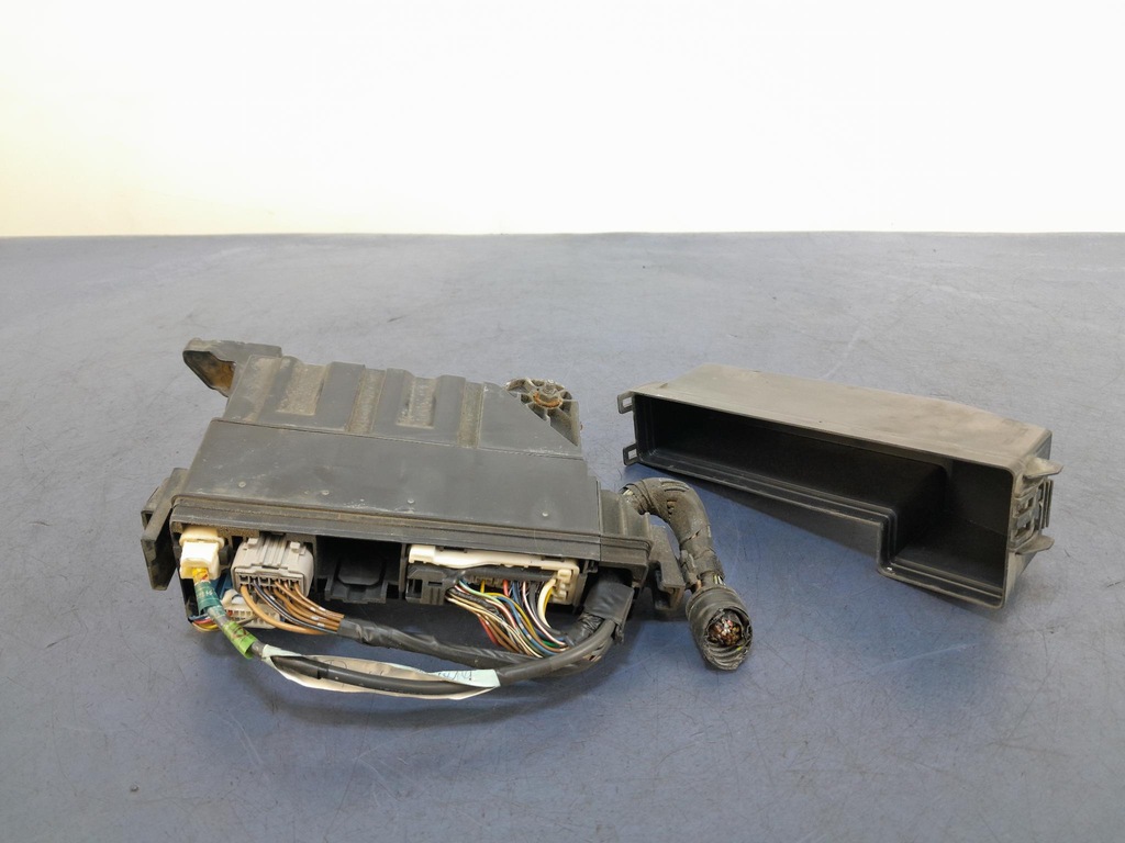 фото №2, Lexus is ii 2.2 d коробка предохранителей