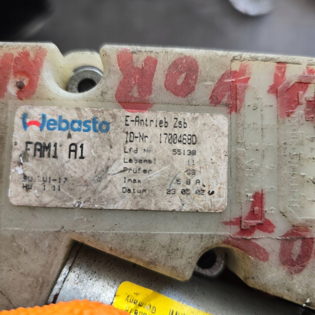 Купити Peugeot 307 2004 17004680 моторчик люк