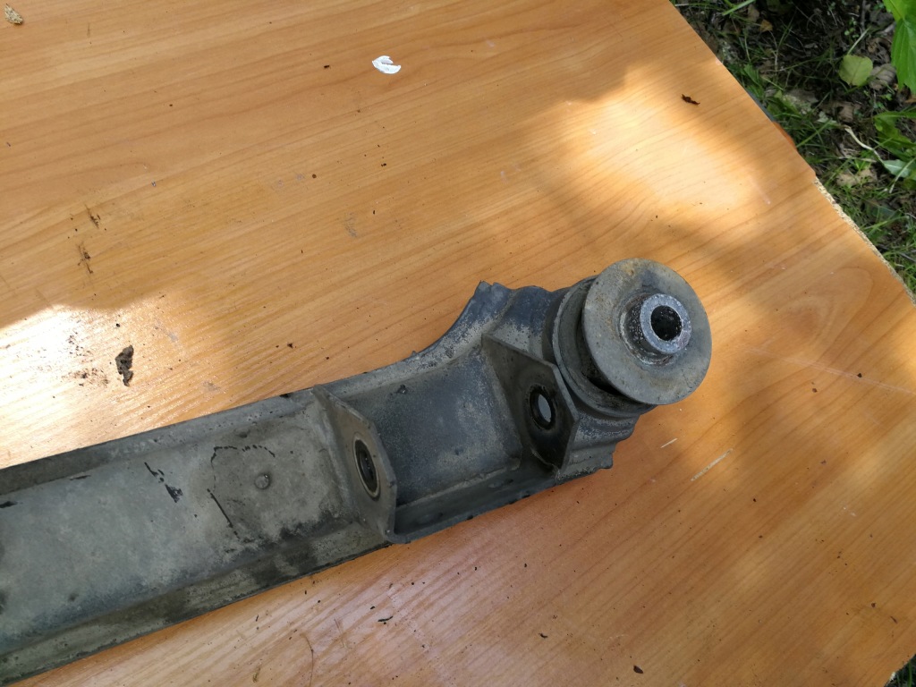 Балка заднього підвіска bez корозія bmw e30 Недорого