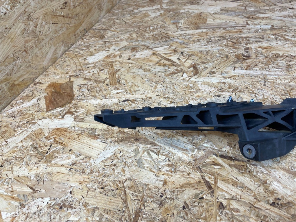 Напрямна кронштейн лампи перед лівий audi q3 i 8u 8u0805607a 2010- Київ