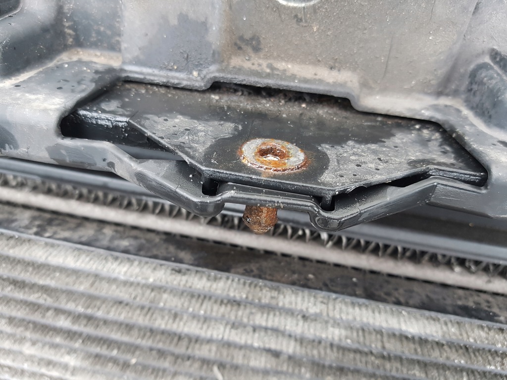 фото №6, Audi a3 8p lift 08r- 2.0 tdi pas передній радіатор