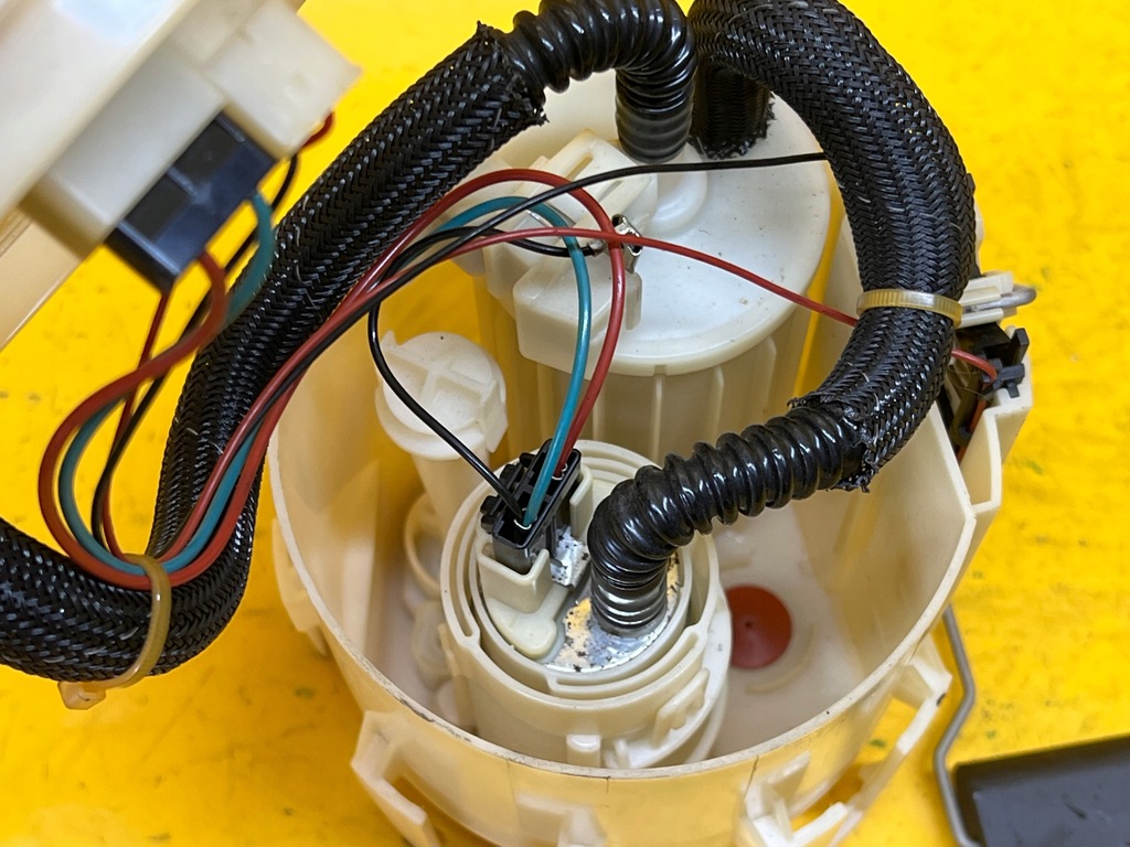 фото №9, Помпа пального opel astra h iii 04-11r 13119487