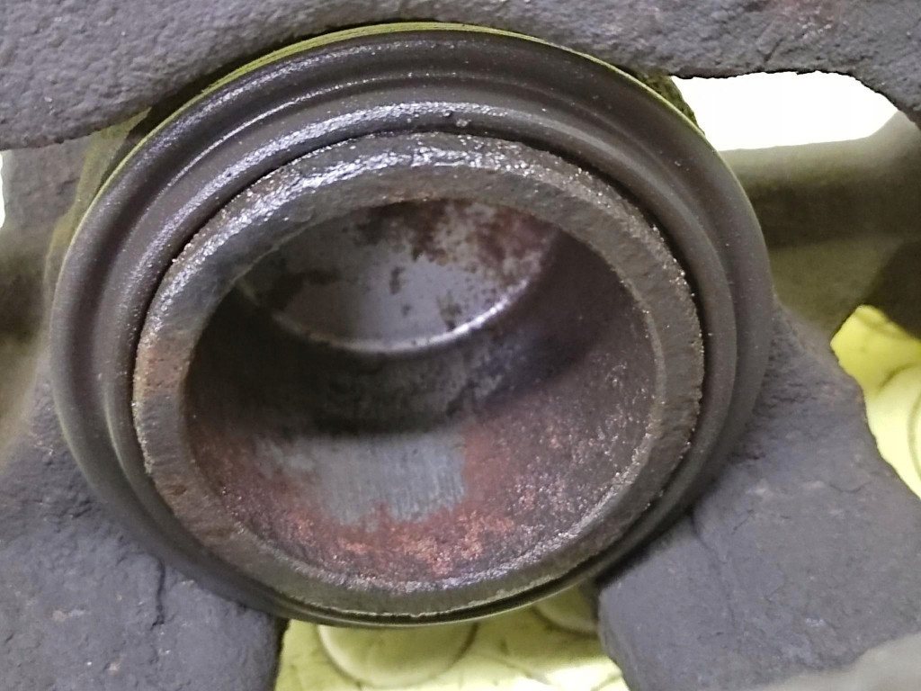 фото №5, Bmw 1 e87 2.0 d супорт гальмівний правий перед