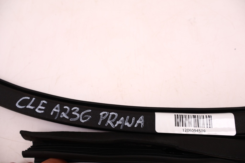 Купити Mercedes-benz cle a236 прокладка скло права