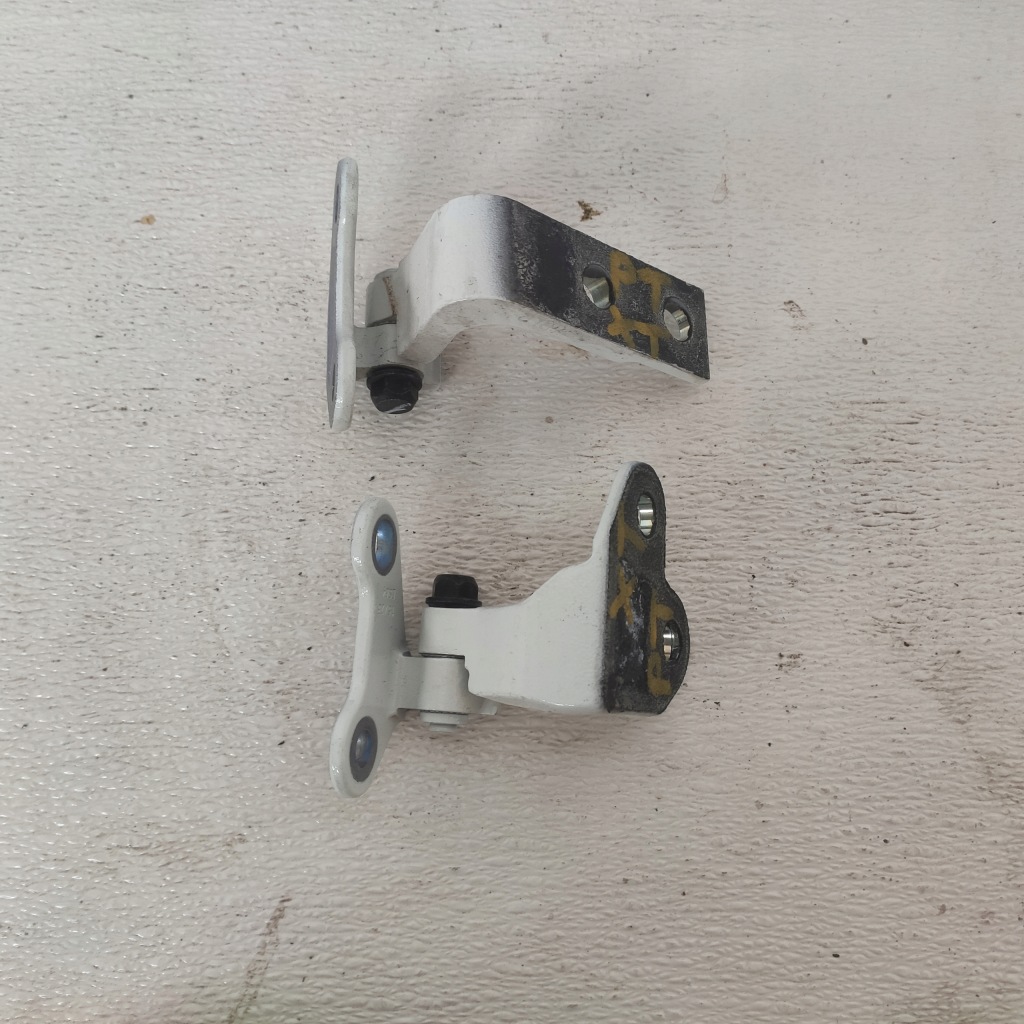 фото №1, Nissan x-trail t33 2023 петли дверь правый задняя комплект