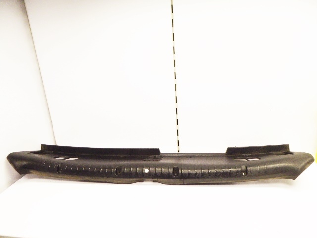 Clio 2 рестайлинг  накладка поперечина порог багажника задняя 5d Цена