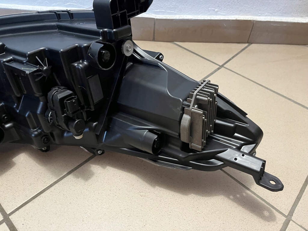 фото №11, Лампа передняя перед левая toyota corolla cross full led 16-184