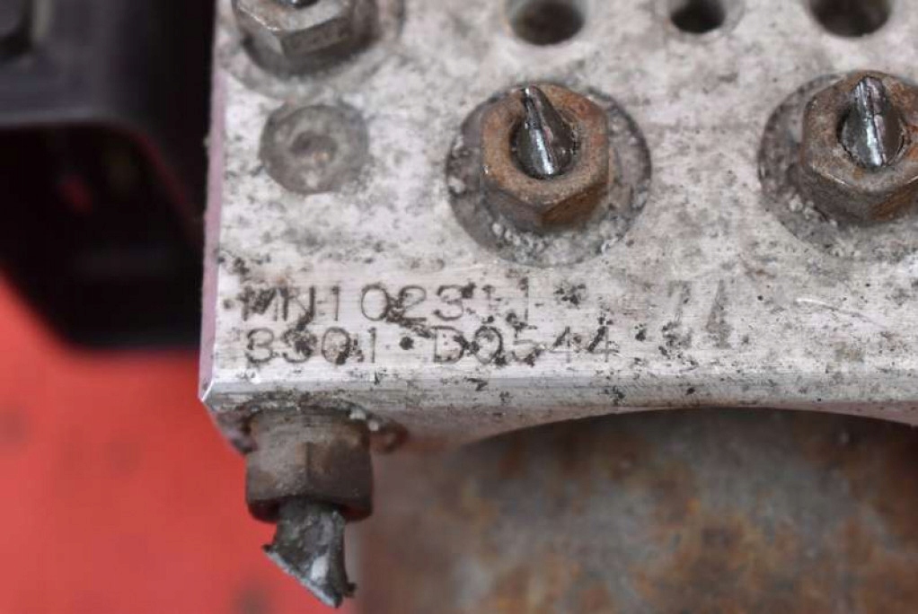 фото №9, Насос abs mn102311 mitsubishi outlander 1 i 2.0 16v 4x4 136 km 01-08