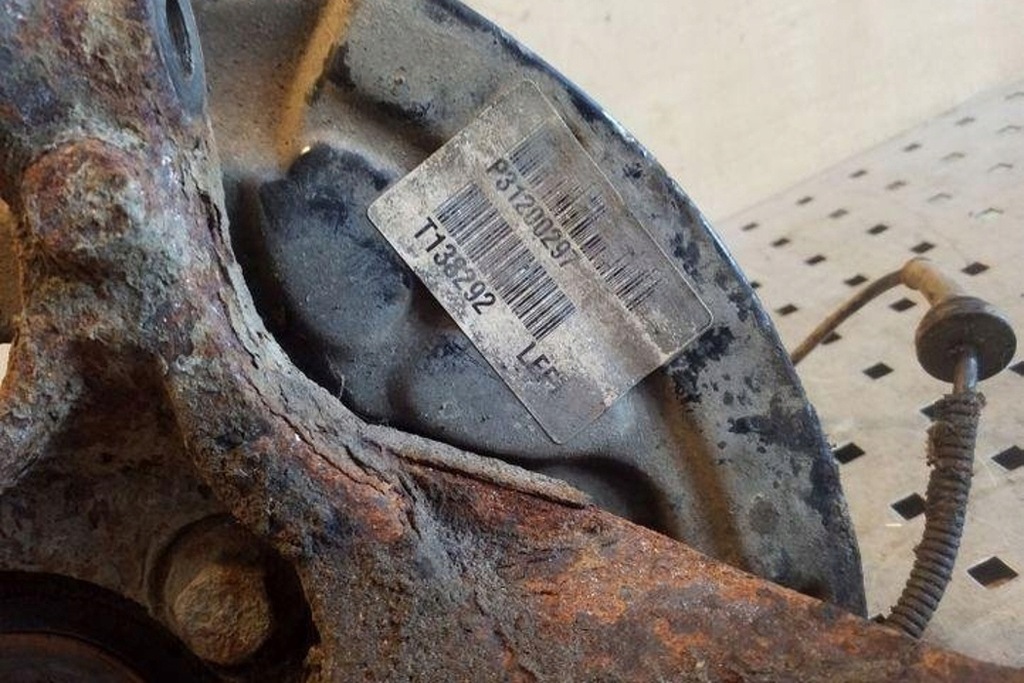 фото №7, Поворотный кулак передняя левая volvo xc90 i p31200297 2.4l дизель 136kw 2007