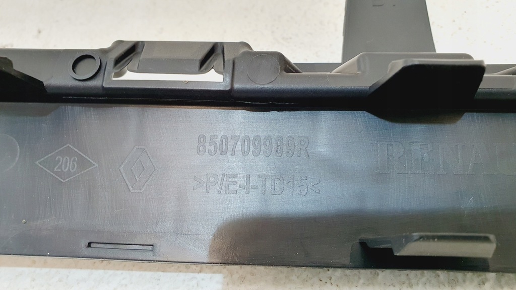 фото №16, Решётка молдинг бампера задняя megane iv gt kombi