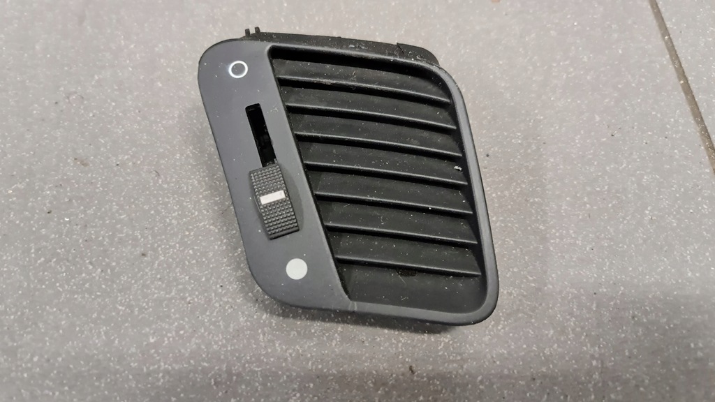 фото №1, Решётка обдув правая audi a8 d2 4d0819794b