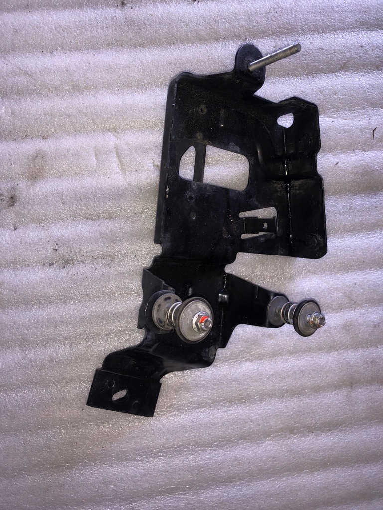 фото №1, Mercedes w292 w166 кронштейн компресор a1663200143