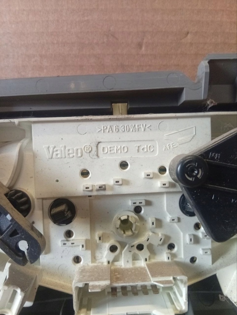 фото №3, Панель обдув кондиционера renault trafic ii 8200004603