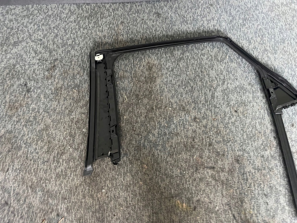 Opel crossland x 2018r молдинг наружная стекло дверь задних правых с Разборки