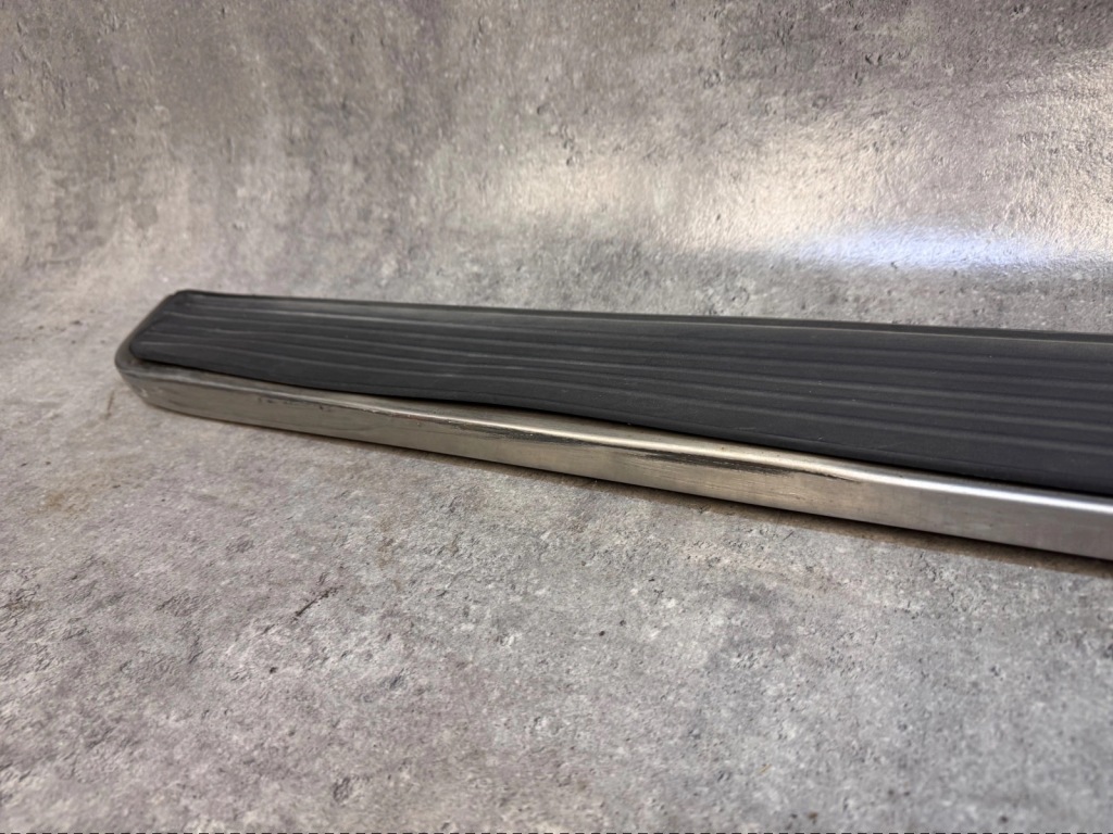 фото №2, Порог подножка правый jaguar f-pace x761