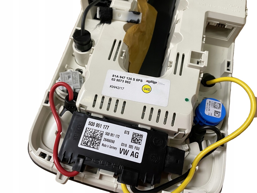 фото №2, Audi a1 q3 лампа салона led 81a947135s