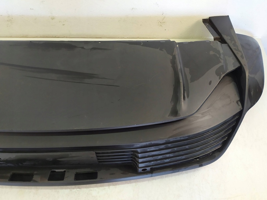 фото №7, Накладка дифузор бампер задня porsche taycan 9j1 9j1807983f