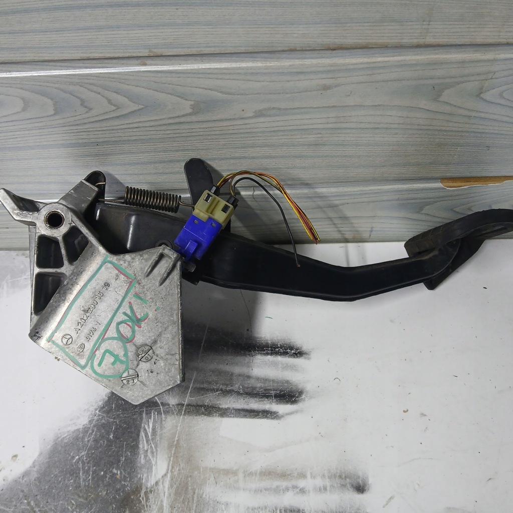 Купить Педаль тормоза автоматическая коробка передач mercedes w210 a2022901619