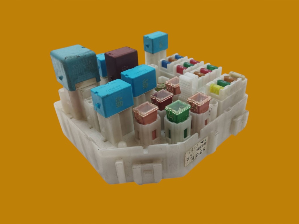 фото №3, Коробка запобіжників toyota rav4 ii 2000-2005