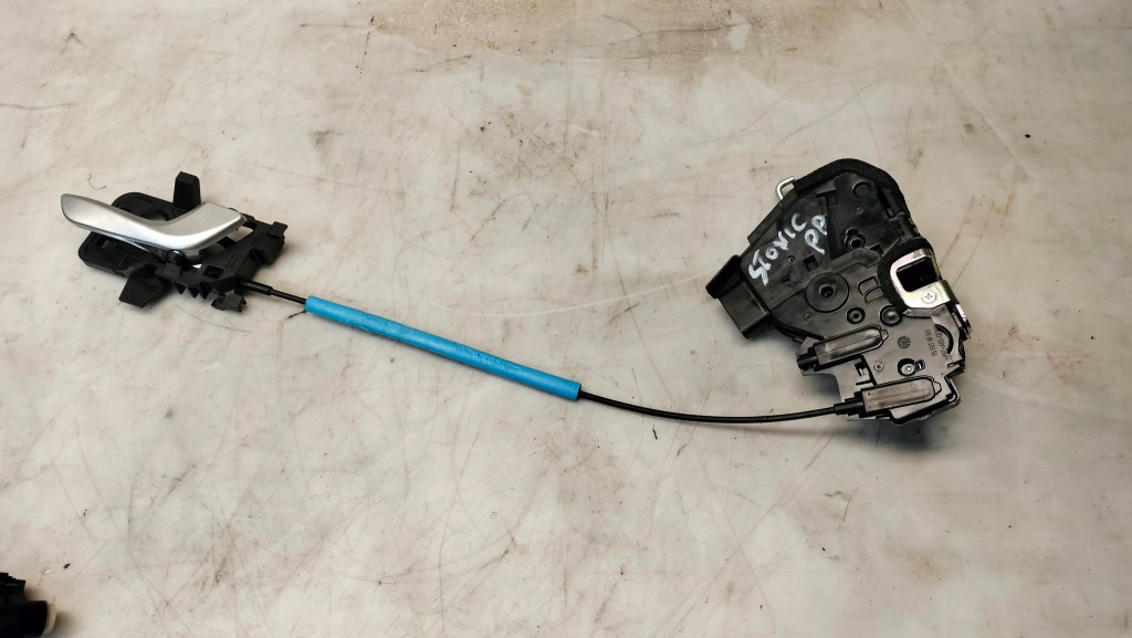 фото №2, Kia stonic lift 4 pin ручка внутренняя с замком перед правая