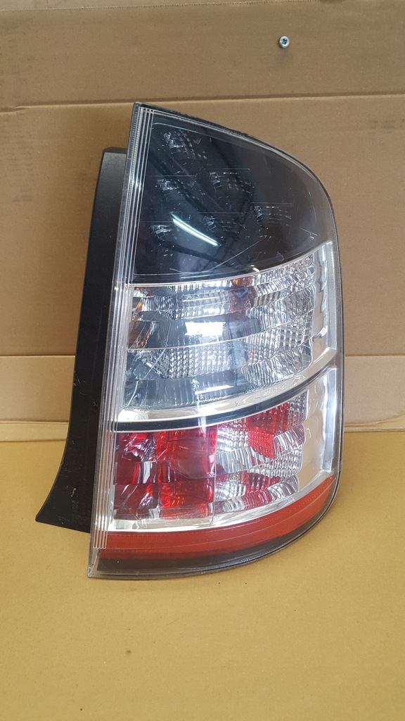 фото №1, Toyota prius ii 03-09r лампа правая задняя