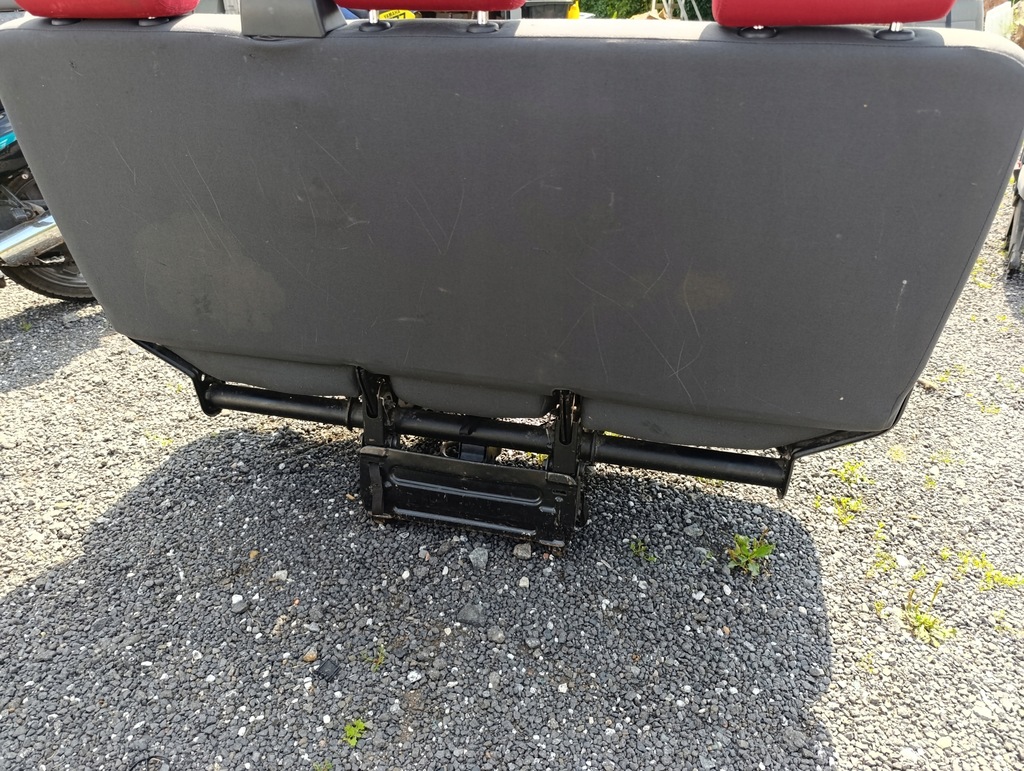 фото №7, Vw t5 заднее сиденье трёхместная трёхместное сиденье czarno-czerwony материал