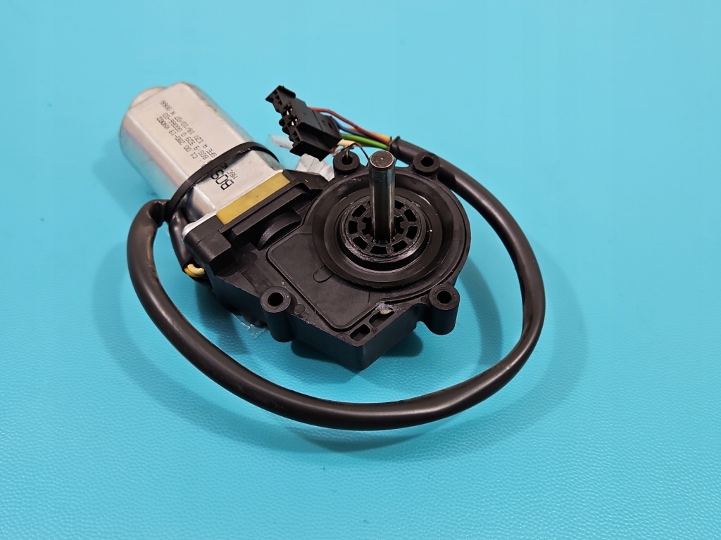 Купить Моторчик шторка задний стекло дверь правое mercedes w221