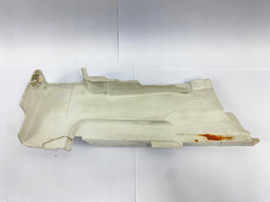 Купить Накладка замка дверь правая  mercedes w124 1247231808