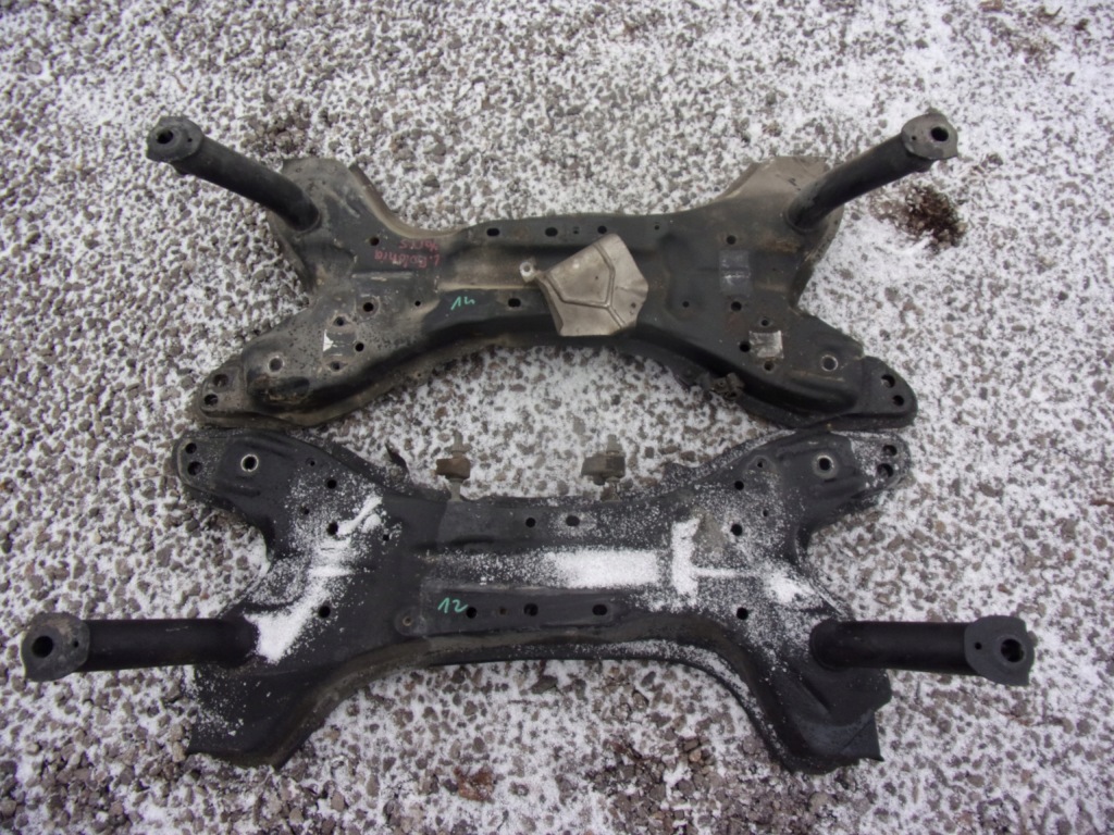 фото №1, Toyota yaris i подрамник поперечина балка болт 14