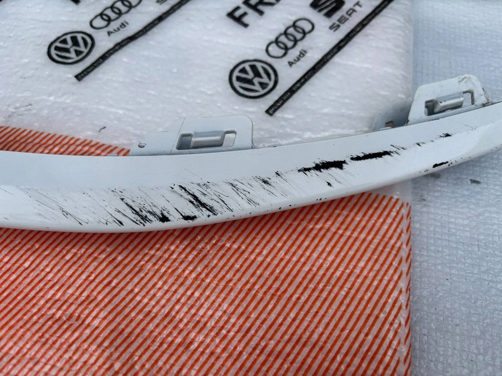 фото №12, Молдинг бампера передний audi a3 8y0807110a