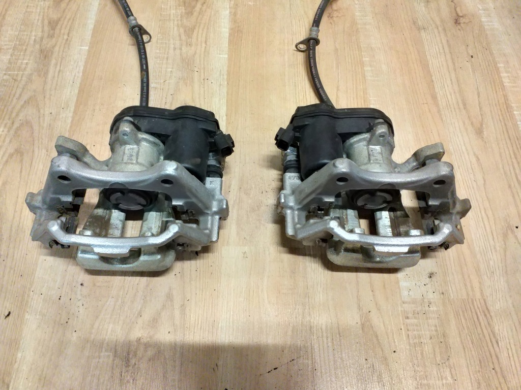 фото №1, Toyota corolla e21 суппорт задняя правый 2,0 гибрид