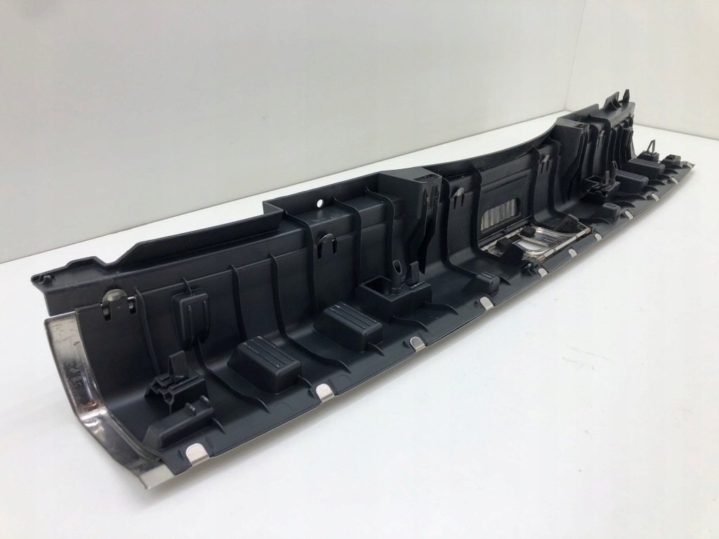 Audi a4 b9 накладка поріг багажника 5w9864513 Доставка