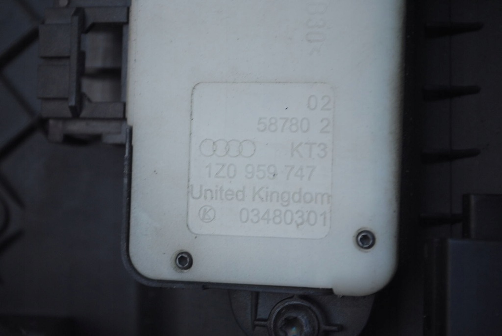 фото №7, Захист сидіння ліва + перемикачі регулювання пам'ять сидіння vw passat b6