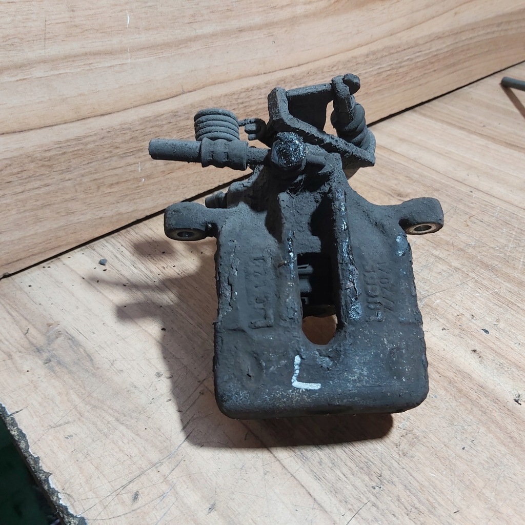 фото №1, Суппорт левый задняя space star i 1.3