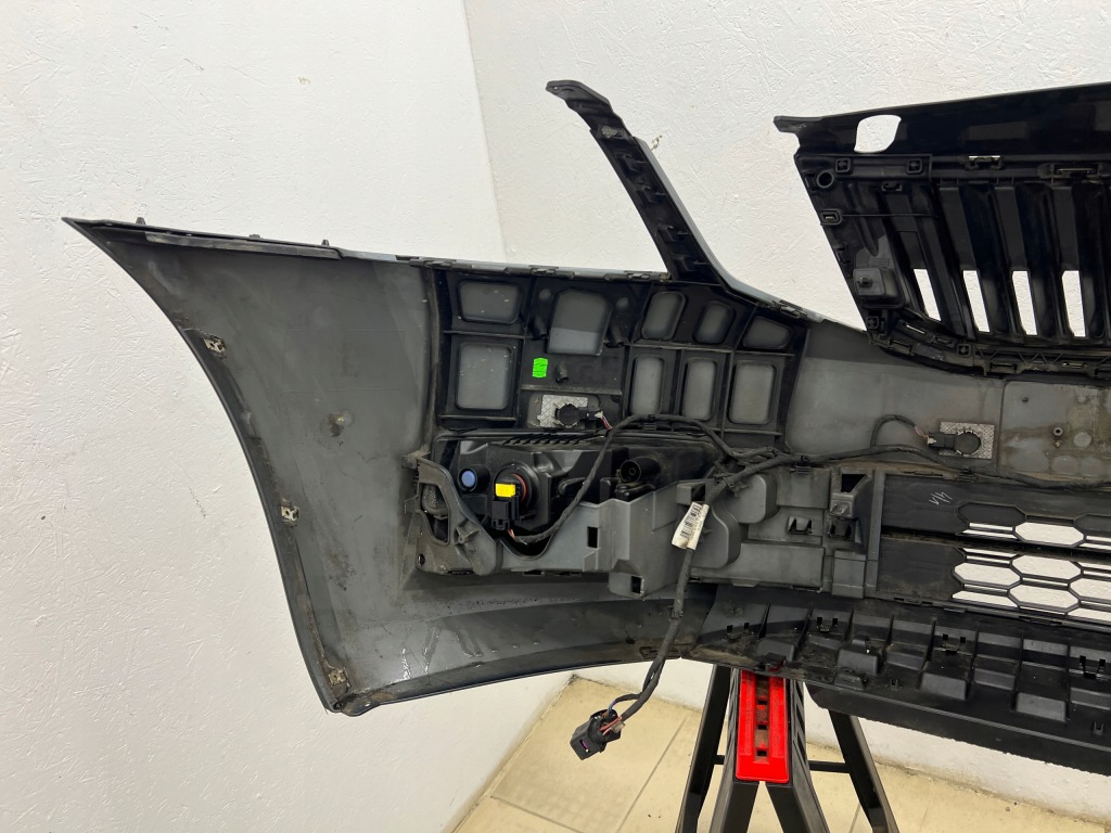 Бампер перед kompletny skoda octavia iii lift lak: lf7y 16-20 w колір Оригінал
