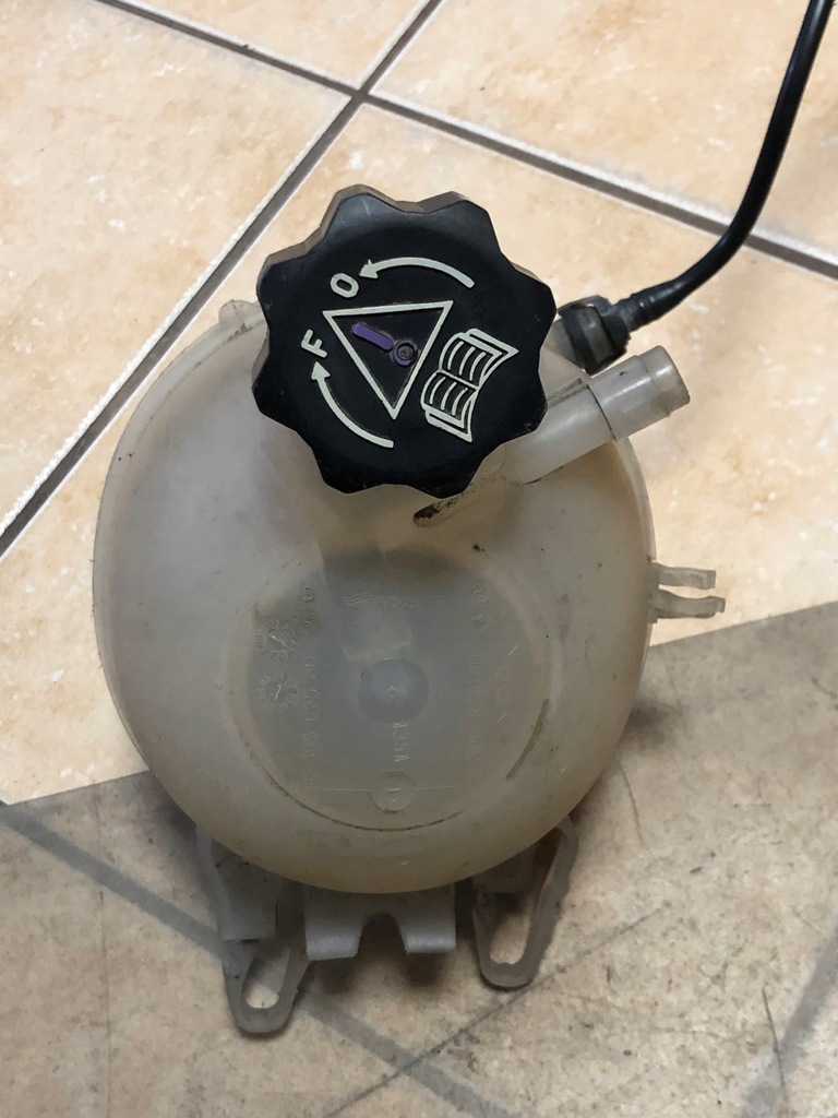 фото №7, Citroen оригинальный номер 9639562580 бачок расширительный c3